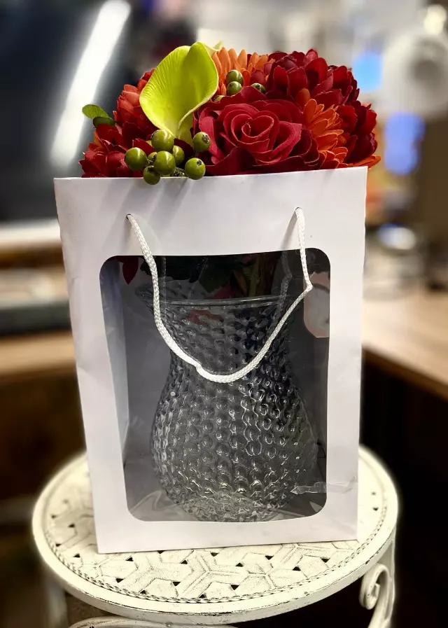 81001White – 10.75” Window gift bag – “each” Min 12