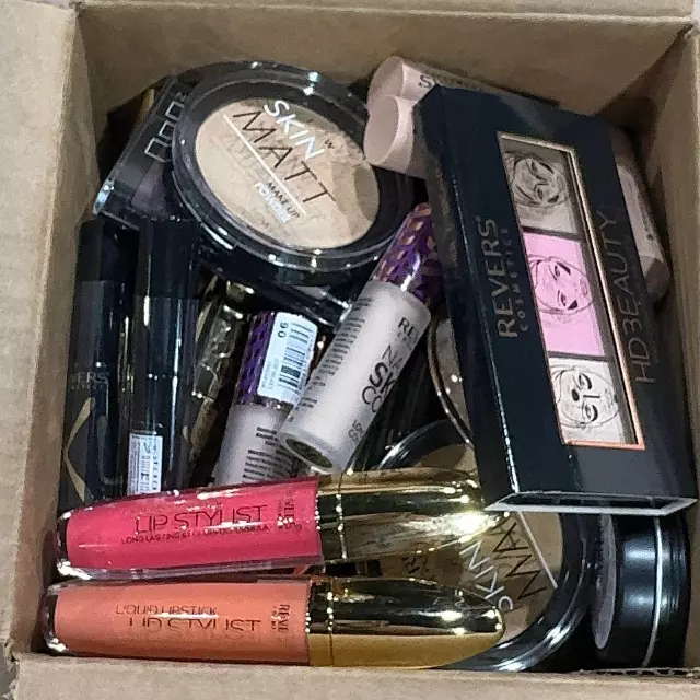 Revers Cosmetics Assorted Wholesale Mixed Box - Wholesale 53 Units (REVERSBOX)