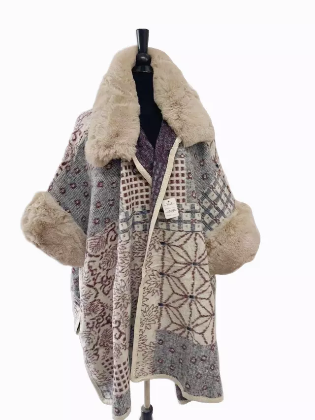 TX521 Faux Fur Pattern Cape — Beige