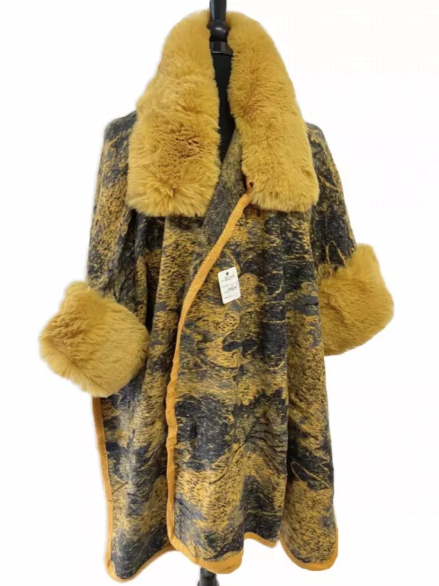 TX526 Faux Fur Pattern Cape — Yellow