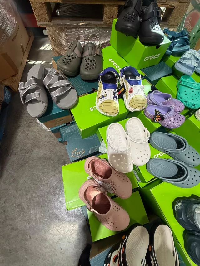 Crocs and Chaco wholesale footwear mixed lot 100pairs.