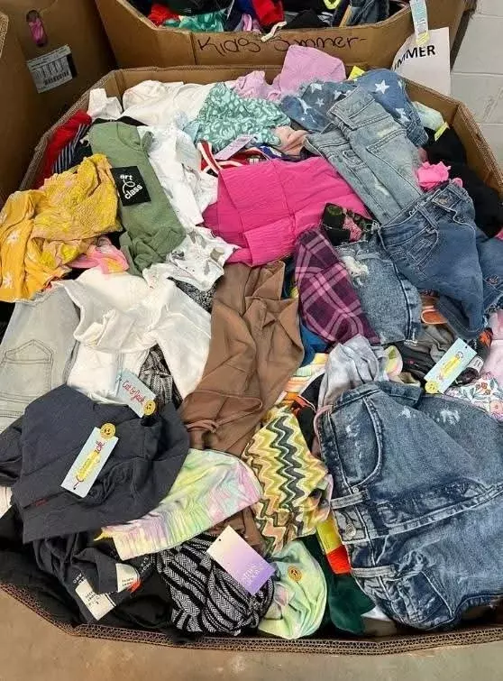 Mixed adults and kids clothing pallet · unspecified units · unspecified