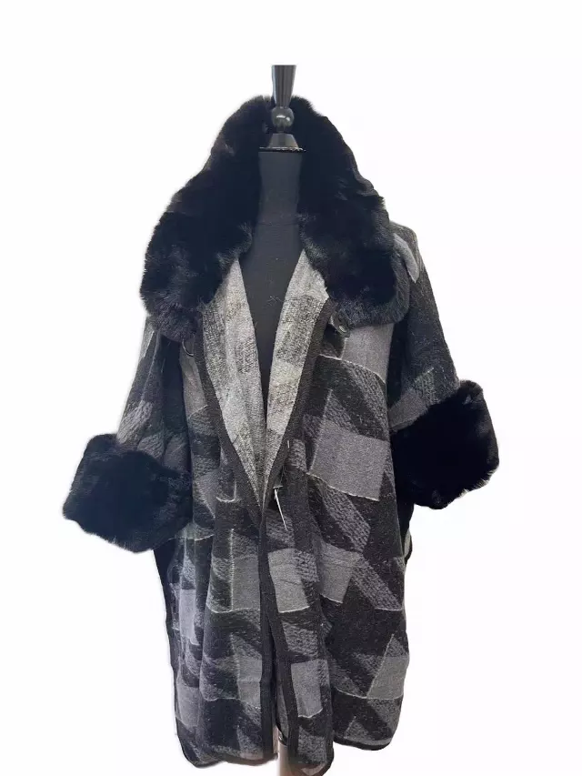 TX522 Faux Fur Houndstooth Pattern Cape — Black