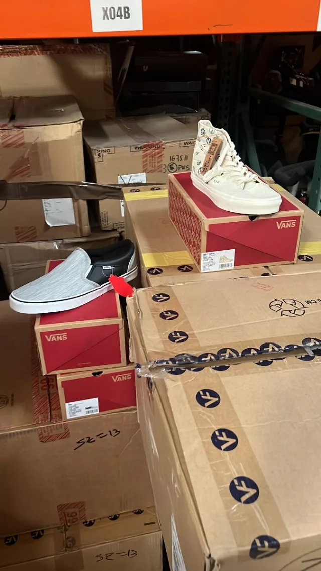 Vans and Converse Wholesale sneaker mixed pallet 100pcs.