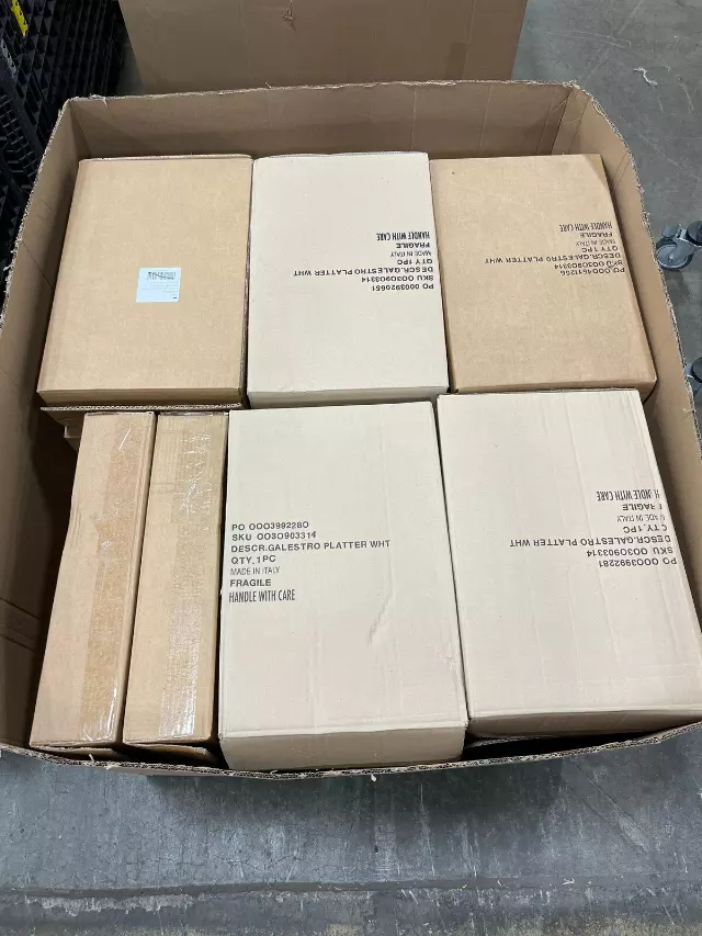 Assorted large table top plates lot · new
