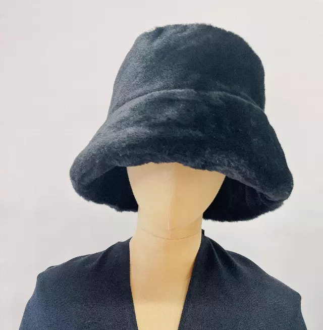 HX602 Solid Color Faux Fur Bucket Hat — Black