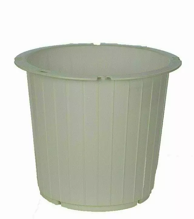 PL8014WT – White plastic pot with 7.25” opening(pk48)-“box” Min 1 box