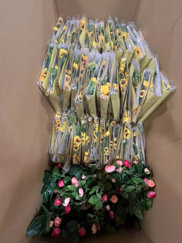 Sunflower garlands lot · new