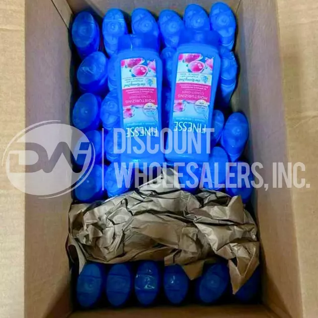 Finesse Moisturizing Conditioner Restore + Strengthen lot · 80 units