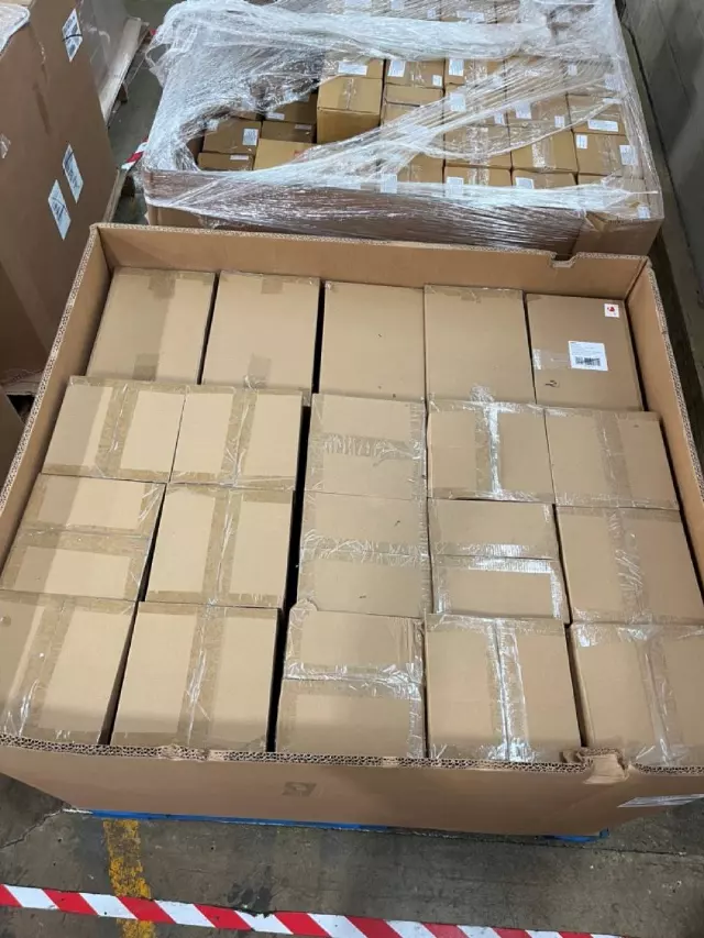 Large white floral vases lot · new