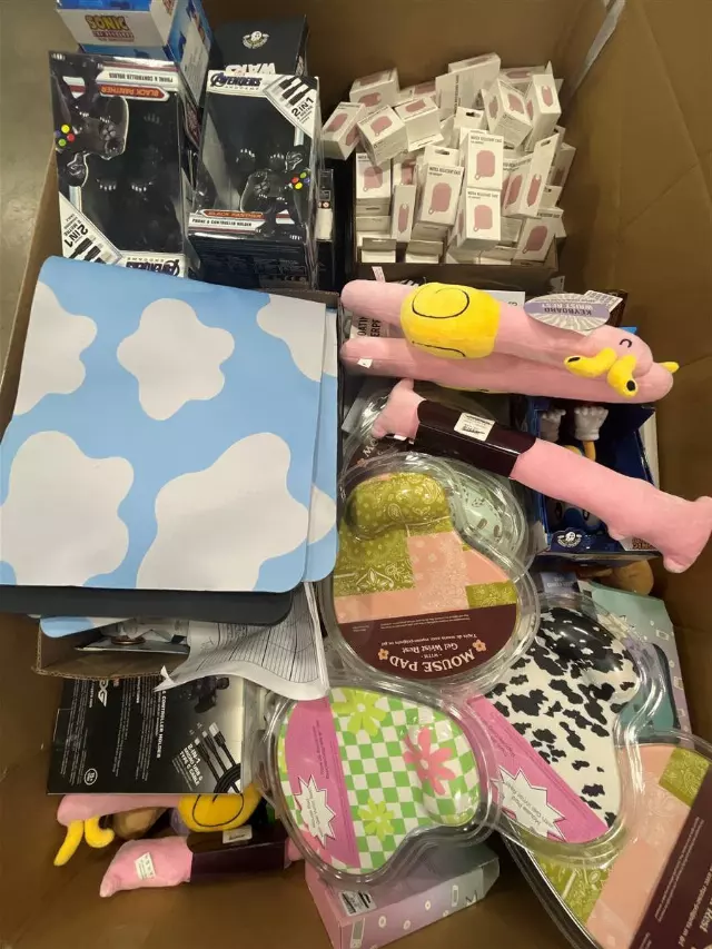 Assorted Tech Accessories lot · new
