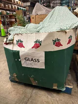 Pallet of Glass / Vidrio