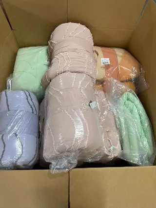 Assorted name-brand comforters lot · new