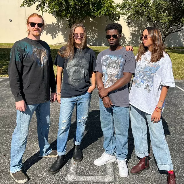 Animal Graphic T-Shirts — M / 6 tees