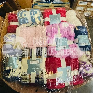 Wayland Throw Assorted Different Sizes, Shapes And Colors lot · 60 pcs