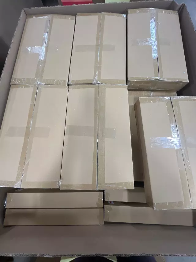 Assorted large table top plates lot · new