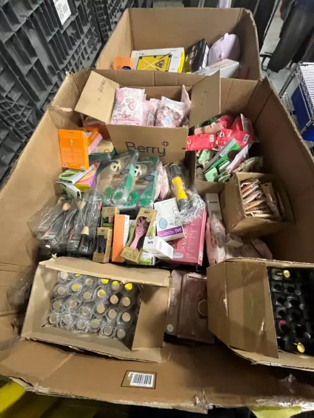Assorted Cosmetics lot · new