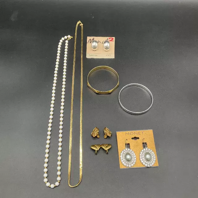 Vintage Monet Costume Jewelry Lot 8 Pieces Necklaces Bangles Earrings