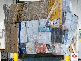 Bed Bath & Beyond housewares, kitchen, bedding lot · 28 pallets