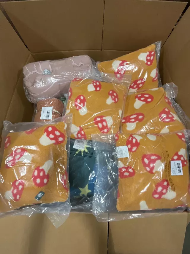 Assorted Bedding lot · new