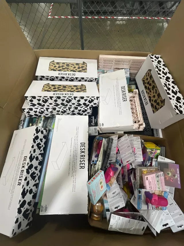 Assorted merchandise lot · new