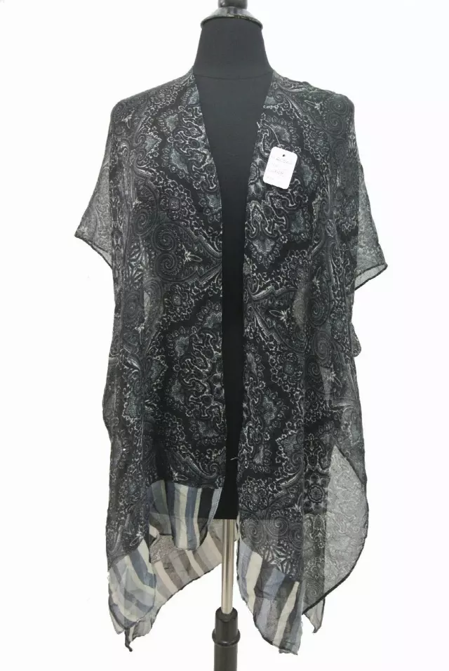 QC202 Paisley Print Kimono — Black